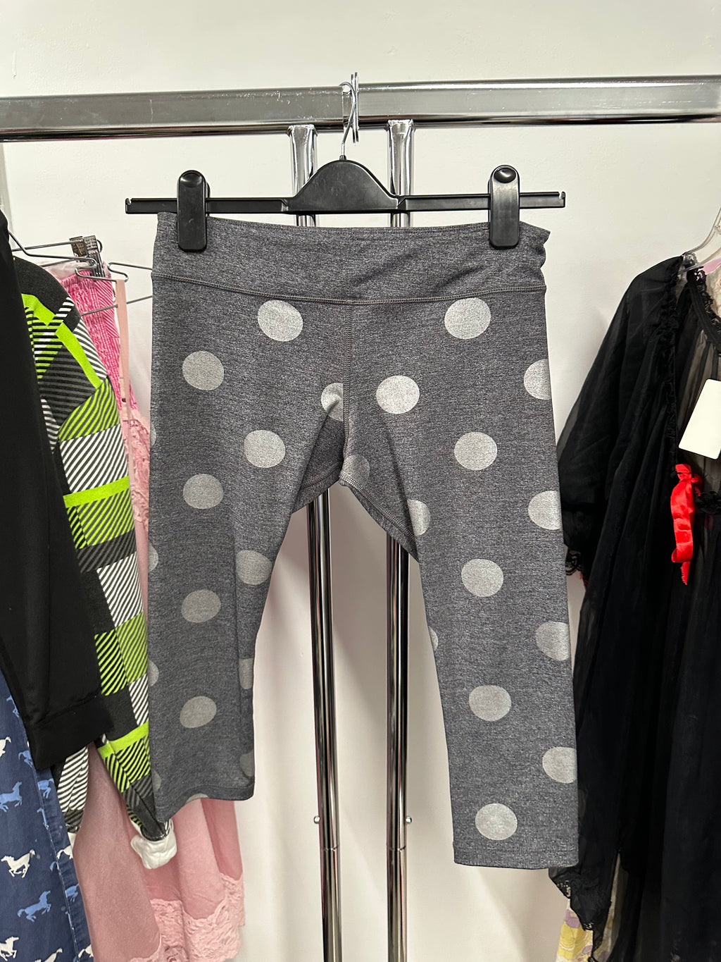 Polka dot capri leggings