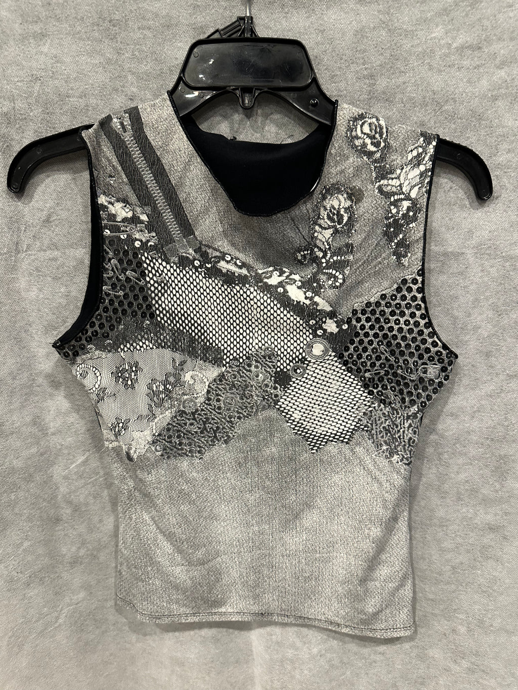Graphic print tank