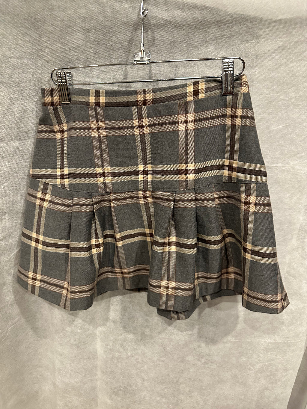 V&X pleated plaid skirt