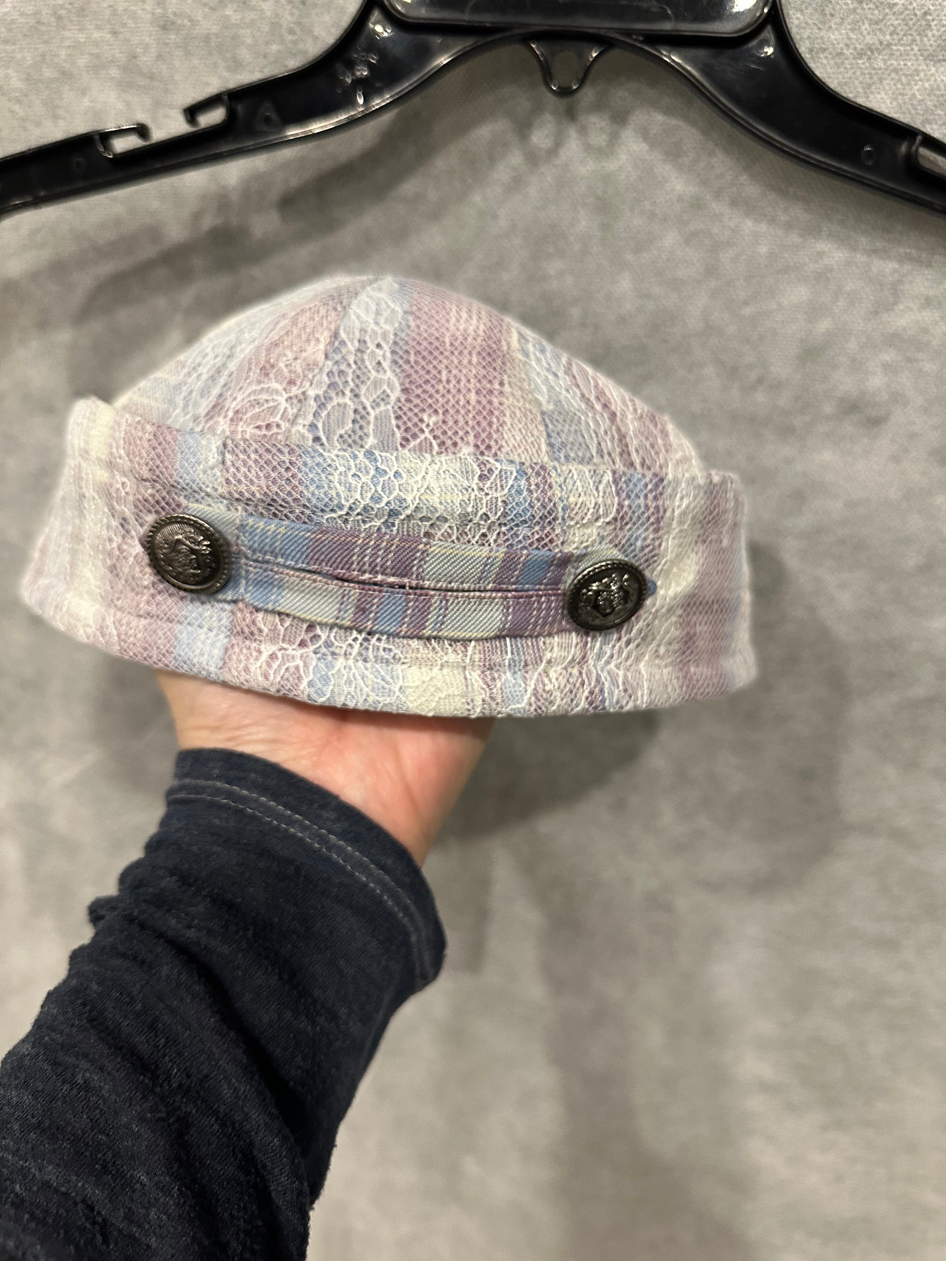 Into.eight button hat