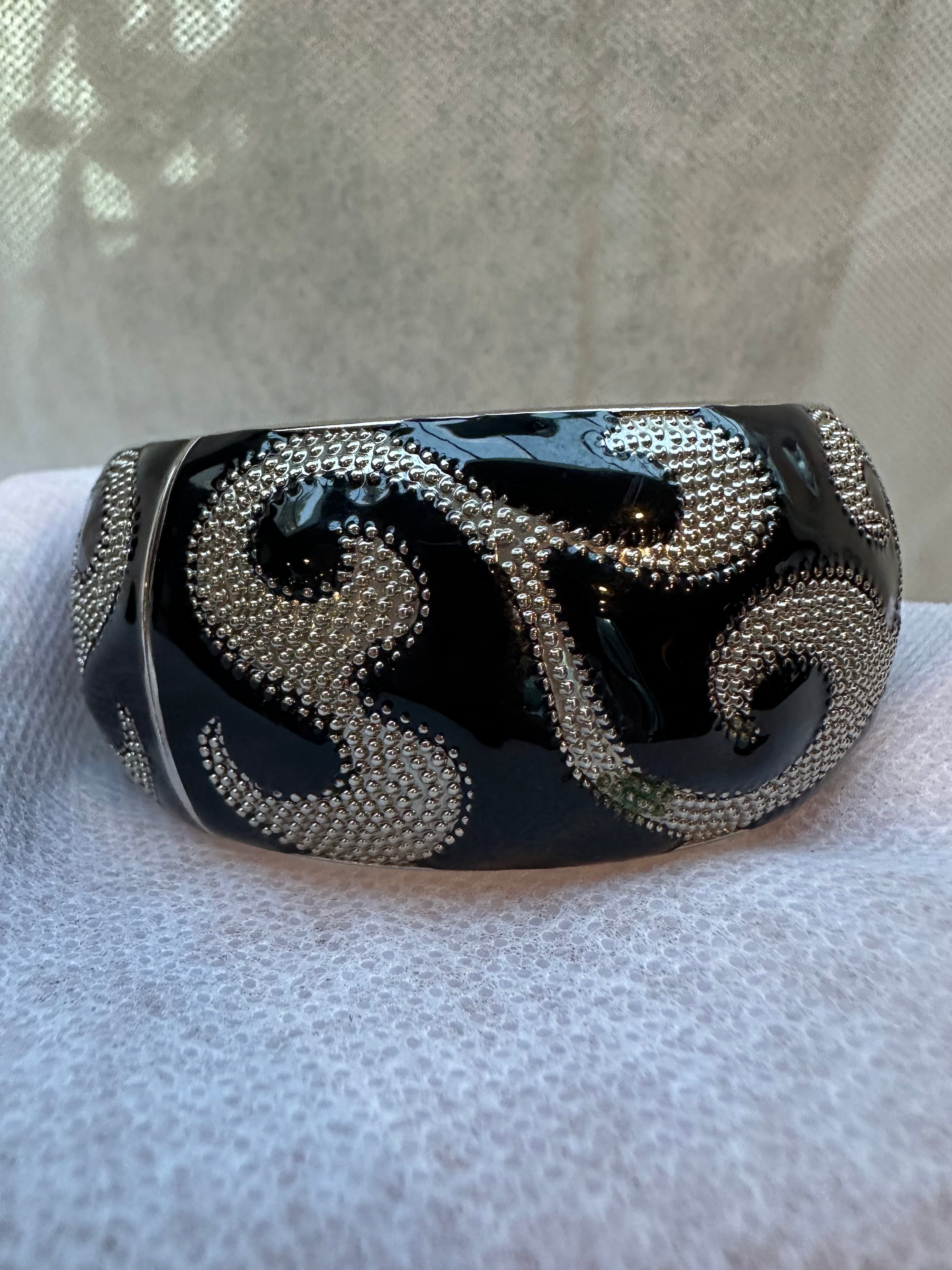 Pattern bangle