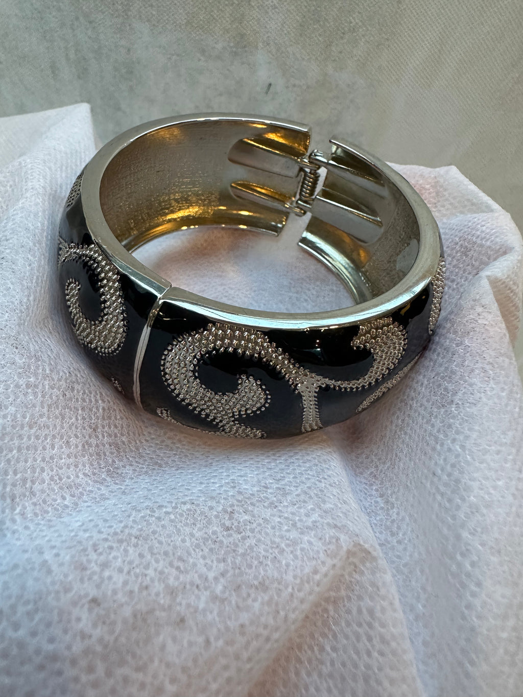 Pattern bangle